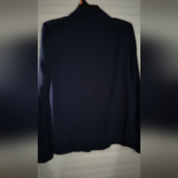 Jaclyn Smith navy blue button down shirt size medium with shoulderpads - Picture 4 of 7